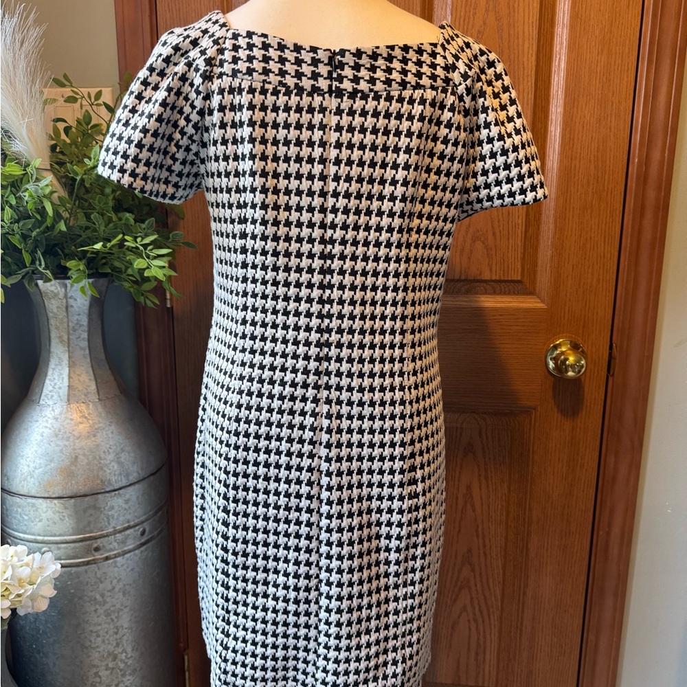 DRESS BARN Woman’s Size 10P Houndstooth Dress Sheath Pencil, Black & White. EUC - Picture 4 of 8